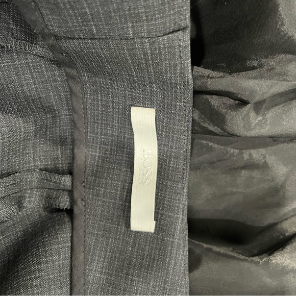 Hugo Boss suit 0-2 - Picture 11 of 11